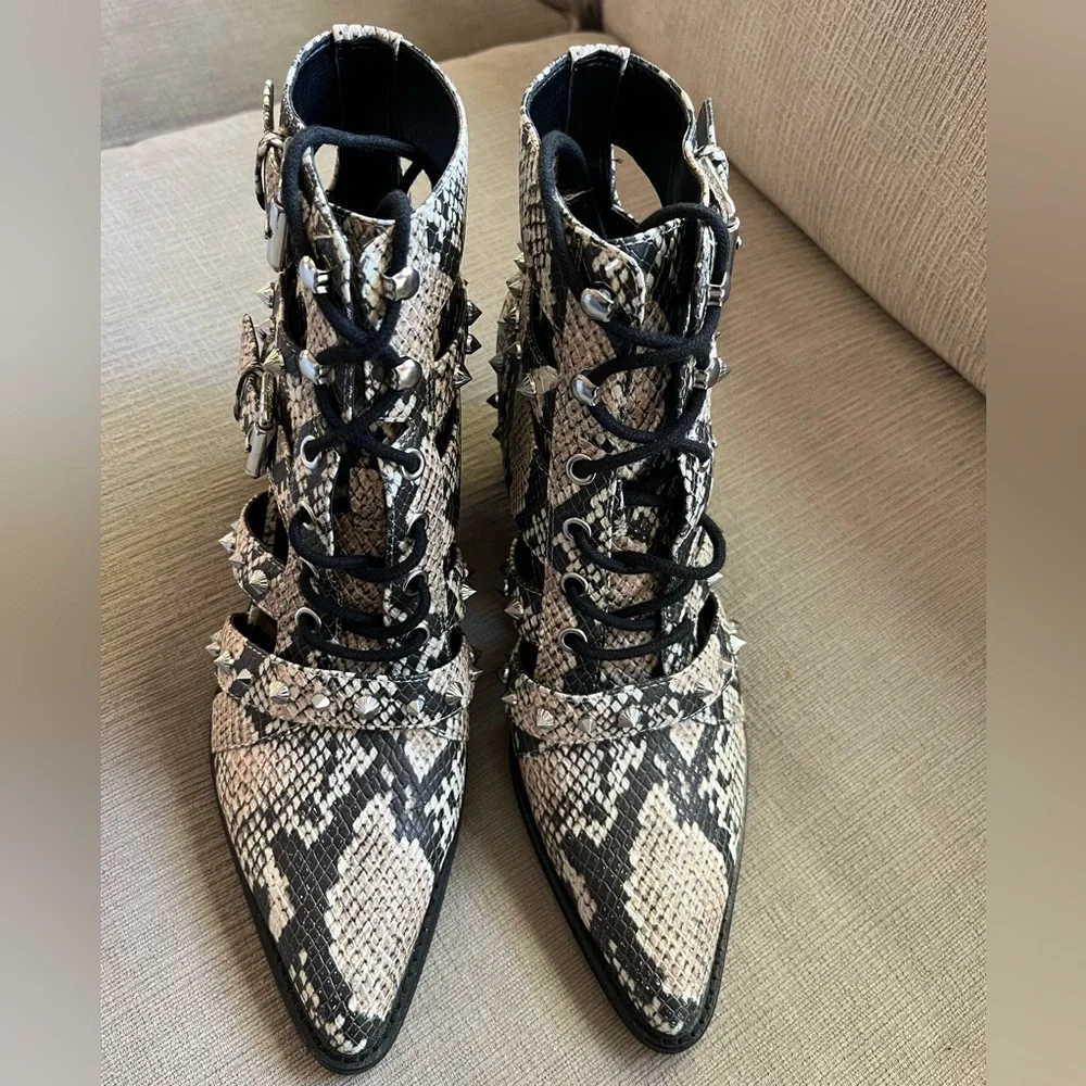 Sam Edelman Elana, snake skin, cut out studded boots. Size 7.5 NWOT - Picture 2 of 8
